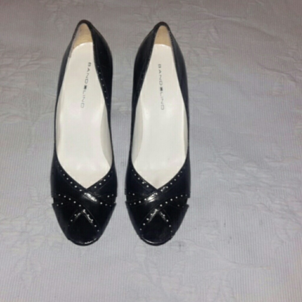 Ladies leather shoes